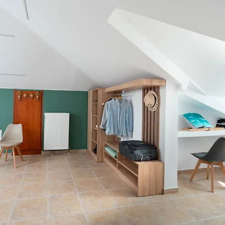 Evergreen Apartment *