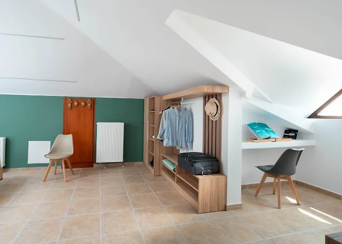 Evergreen Apartment *